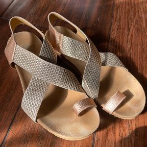 Pretty Rose gold color sandal - size 6